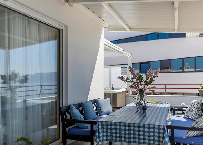 Seaside Penthouse With Hot Tub Sky Living